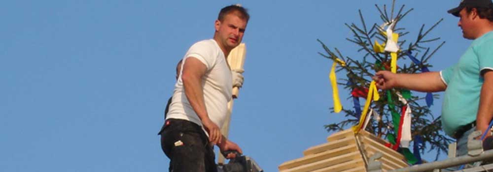 Josef Gartner unser Zimmereimeister und Dachdeckmeister bei einem Richtfest